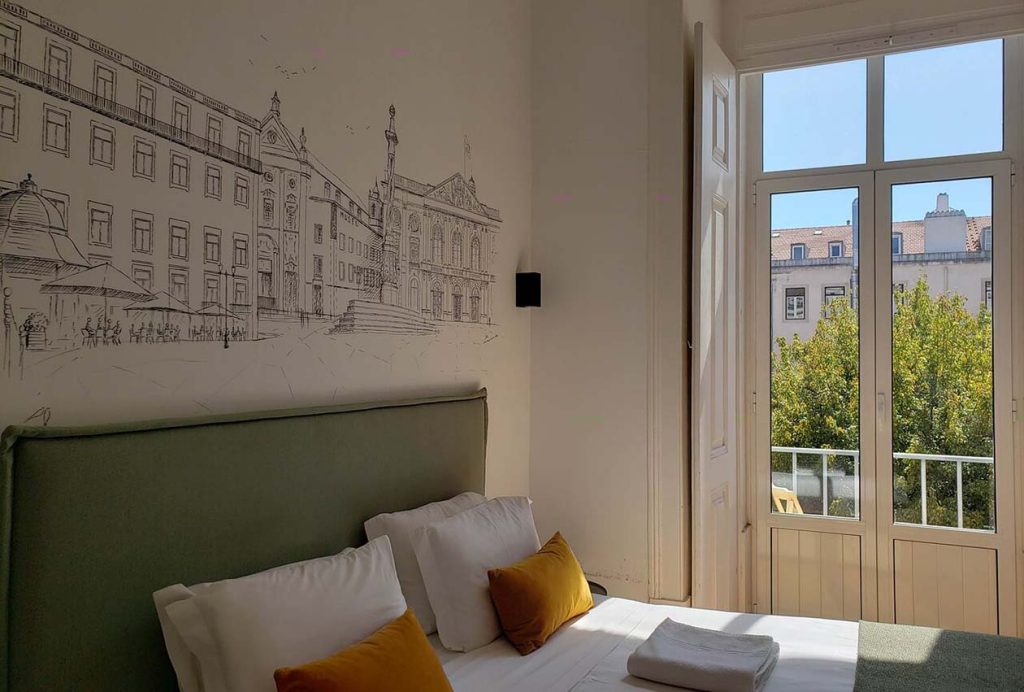 Checking-In with Comfort: Honest Hotel Reviews in Portugal