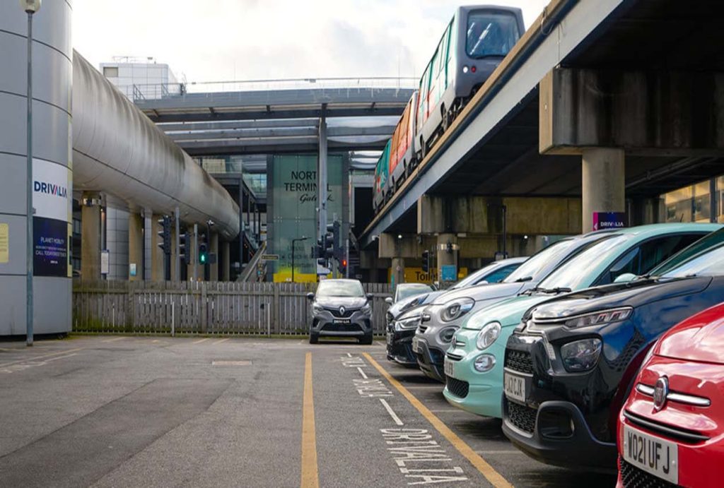 The Advantages of Renting a Car at Gatwick Airport: Recommended Routes and Practical Guide