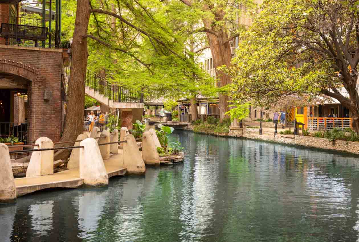 Top 5 Must-Visit Attractions in San Antonio: A Detailed Travel Guide